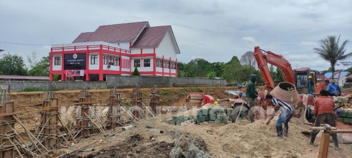 1,5 Kilometer Bantaran Sungai di Gunung Elai Butuh Diturap 