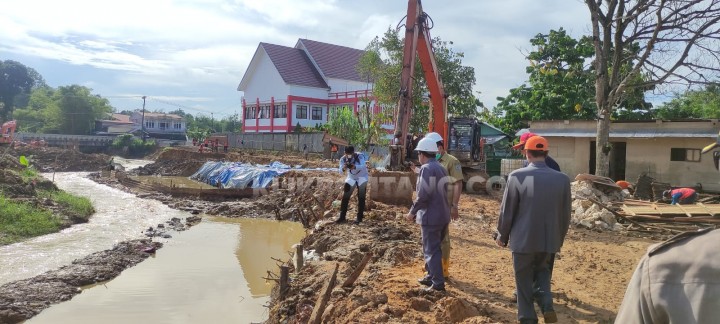 Dewan Ragu Proyek Turap Gunung Elai Bisa Selesai Tahun Ini