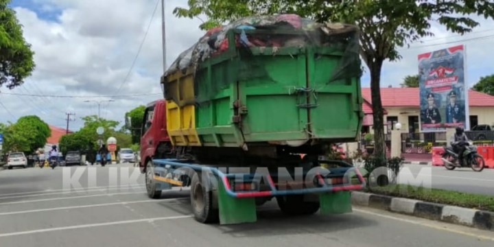 Kekurangan Unit, DLH Bontang Terpaksa Pakai Mobil Tua Angkut Sampah