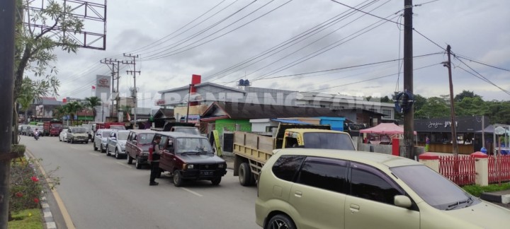 Diserbu Truk Luar Daerah, Antrean di SPBU Bontang kembali Mengular