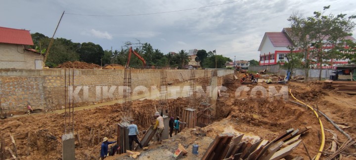 Kontrak Sisa 6 Hari, Pelaksana Proyek Turap Gunung Elai Minta Perpanjangan Waktu
