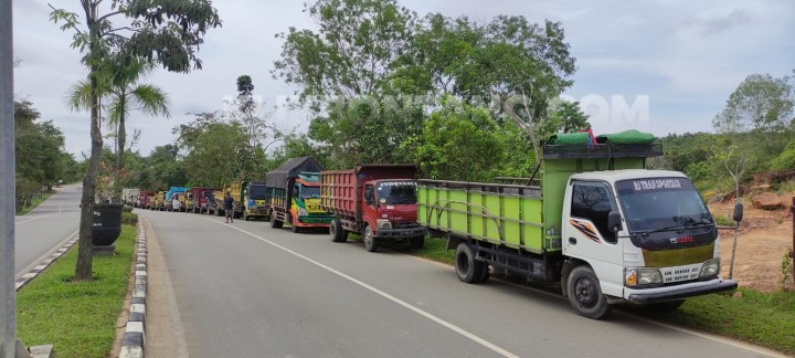 Masuk Wilayah Kutim, Antrean BBM SPBU Kopkar Dipindah ke Jalan Flores
