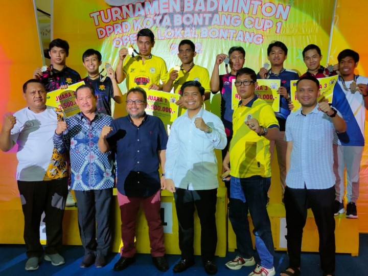 PB Kawan Faiz Juarai Badminton DPRD Bontang Cup I