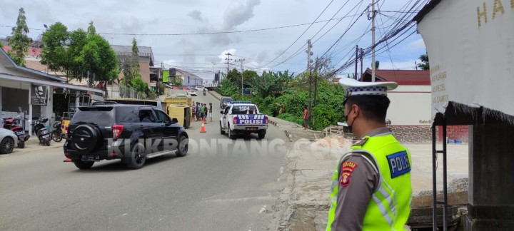 Truk Terbalik di Tanjakan Imam Bonjol