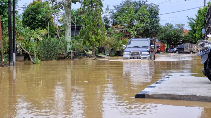 5 Kelurahan di Bontang Terendam Banjir, Warga Dirikan Dapur Umum,