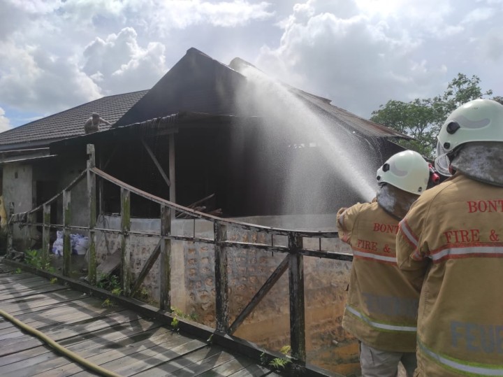 Pabrik Tahu di Gunung Elai Terbakar