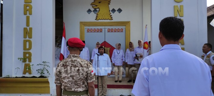 HUT Partai ke-15, DPC Gerindra Bontang Gelar Apel dan Bagikan Ribuan Sembako ke Warga