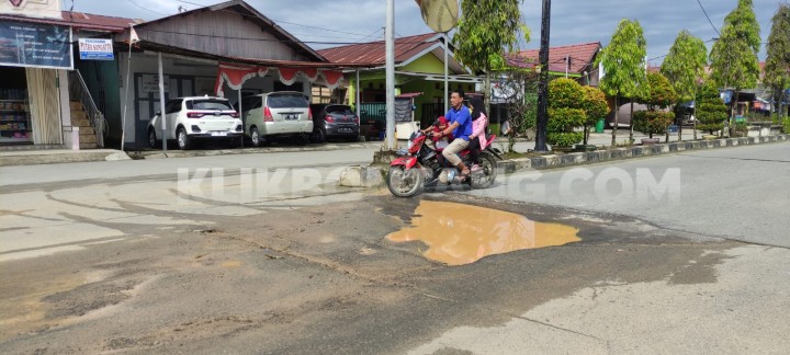 Jalan Masuk Pelabuhan Loktuan Berlubang, Banyak Warga Jadi Korban Kecelakaan 