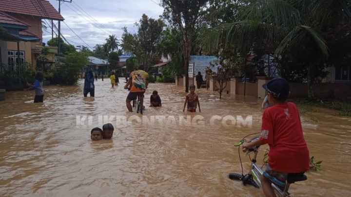 Semalaman Terendam Banjir, Lurah Guntung Minta Normalisasi Sungai