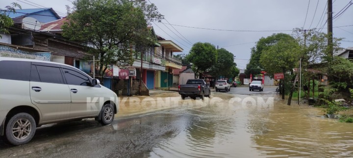 Sungai Bontang Meluap, Jalan Imam Bonjol Mulai Tergenang Banjir