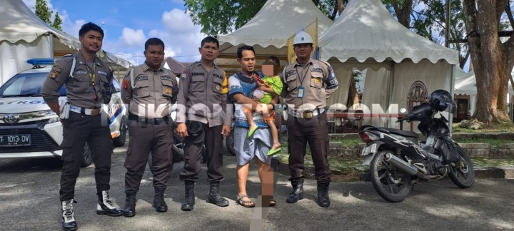 Anak Hilang Ditemukan Menangis di Halte SMA YPK Bontang, Gara-Gara Kejar Ibu ke Pasar