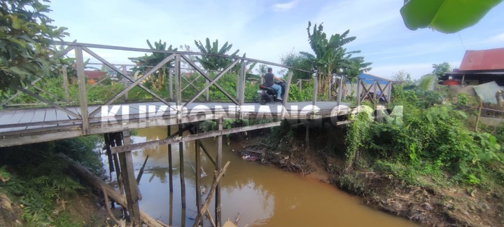 Jembatan Penghubung 2 RT di Api-Api Nyaris Ambruk, Warga Pasangi Papan Peringatan