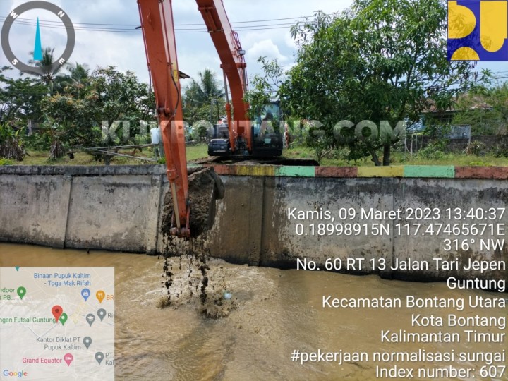 Pemkot Bontang Keruk Endapan Lumpur Sungai Guntung 