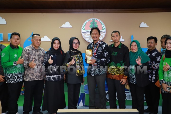 Adipura Diarak Keliling Kota, Ini Faktor Bontang jadi Kota Terbersih di Indonesia