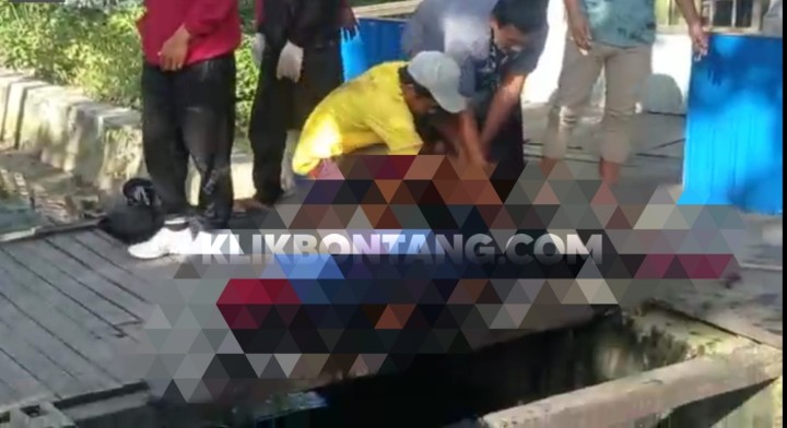 Tabrak Pohon di Lang-Lang, Pengendara Motor Kecebur ke Parit