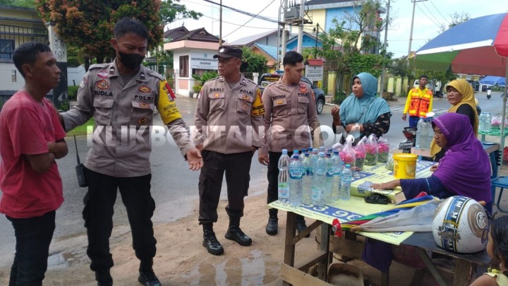 2 Pedagang Adu Jotos, Gara-Gara Rebutan Lapak Jualan Bunga di Pisangan