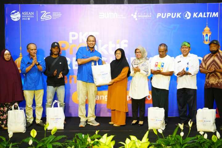 Hadir Menebar Manfaat, PKT Proaktif Berbagi 3.000 Paket Sembako Gratis Bagi Warga Bontang