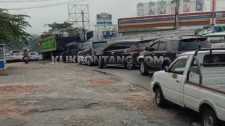 Jembatan KM 5 Poros Bontang Terendam Banjir, Padat Merayap hingga Simpang Sangatta