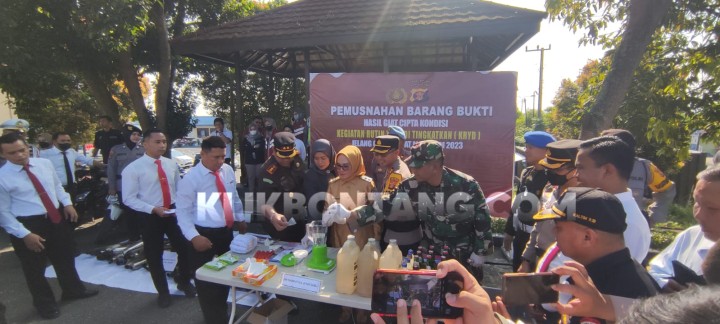 Polres Bontang Musnahkan Sabu 25 Gram milik Pasutri di Guntung