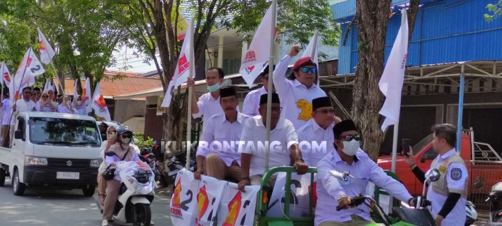 Daftar ke KPU Bacaleg Gerindra Diarak Naik Bentor, Target 5 Kursi