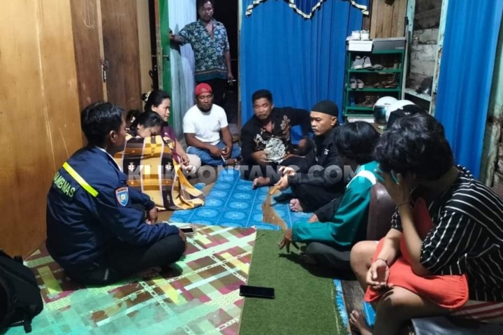 Dobrak Pintu Warga Sambil Bawa Badik, Pria di Berebas Tengah Ditangkap Polisi
