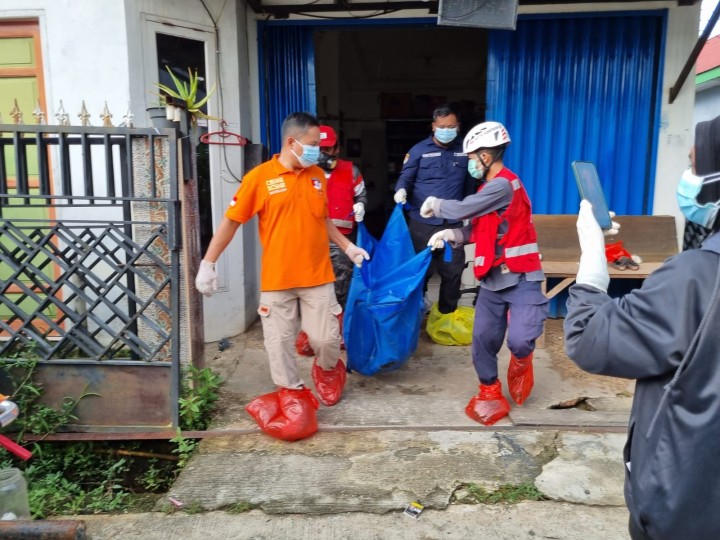 Kesaksian Penghuni Rumah, Semasa Hidup Almarhum Sering Diborgol dan Tidur di WC 