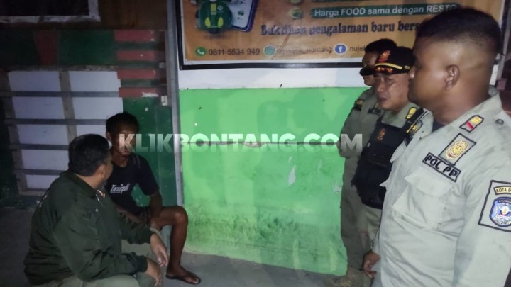 Sering Minta Rokok Gratis di Warung, Gelandangan Diangkut Satpol PP Bontang