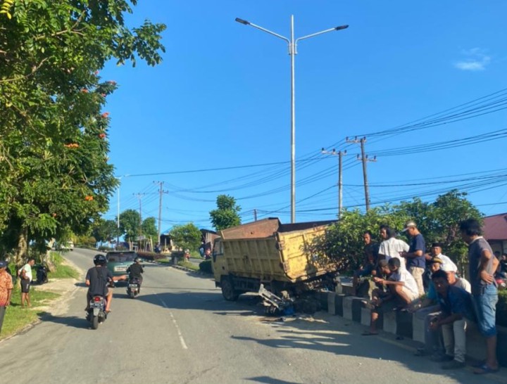 Truk Mundur di Tanjakan S Parman, Hantam Pemotor hingga Tewas