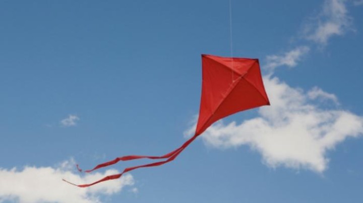 Balita di Kapuas Tewas karena Leher Tersayat Tali Layangan saat Dibonceng Ayah