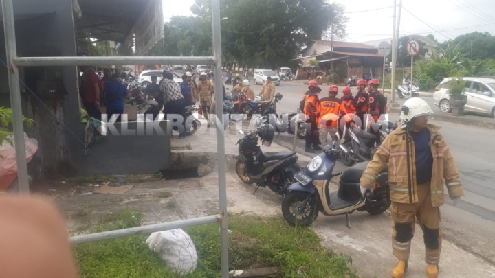 Diduga Gas Bocor Tersambar Api, Pemilik Warung Pecel Lele di Belimbing Dilarikan ke Rumah Sakit