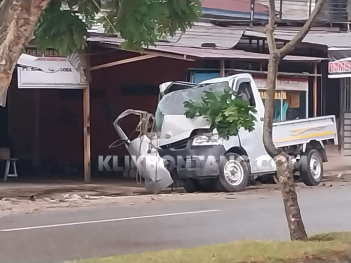 Kecelakaan Maut di Telihan, Tabrak Pohon Sopir Terlempar Keluar Mobil hingga Tewas