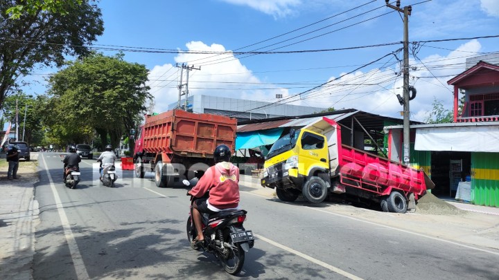 Truk Kandas di KS Tubun, Separuh Jalan Tertutup