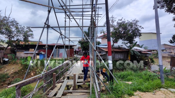 Warga Minta Jembatan Atletik 21 Dibikin Permanen bukan Kayu, Pemkot : Sudah Sesuai Musrembang