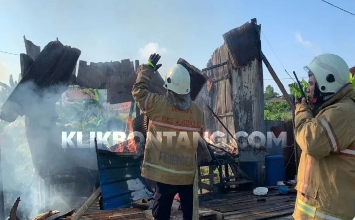 Korsleting Listrik, 1 Bangunan di Kelurahan Api-Api Ludes Dilalap Api
