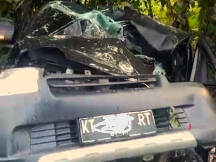 Lakalantas di Jalan Poros Bontang - Sangatta, Sopir Tewas Usai Terjepit di Mobil