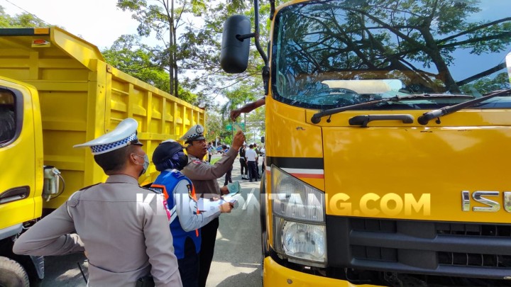 Tak Hanya Truk Odol, Mobil Bak Terbuka Ikut Terjaring Operasi Tim Gabungan