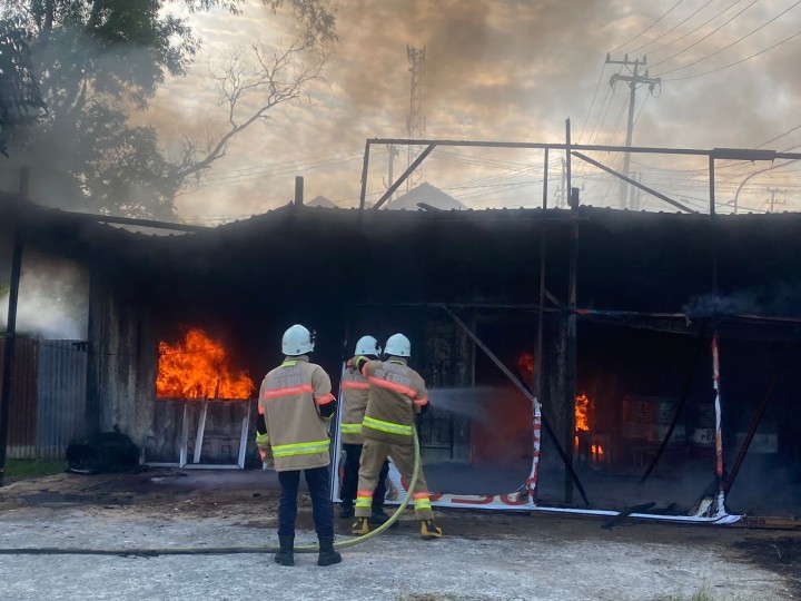 Breaking News !! Sebuah Bangunan di Jalan S Parman Ludes Terbakar