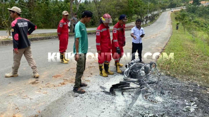Motor Ludes Terbakar di Jalan Bontang Lestari