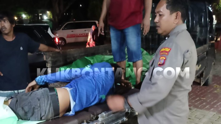 Truk Tangki Hantam Mobil Parkir di Jalan Poros, Sopir Terjepit Alami Luka Parah