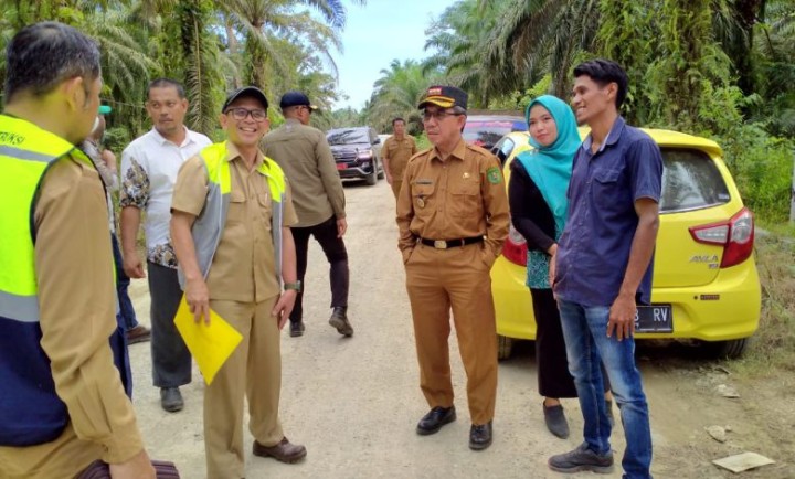 Bupati Ardiansyah Terjun Langsung Tinjau Proyek Pembangunan Jalan Poros Selangkau