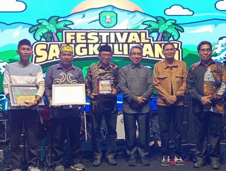Desa Benua Baru Ulu Raih Stand Terbaik di Festival Sangkulirang 2023, Terima Hadiah Rp700 Juta