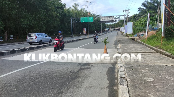 Jalan di Cipto Mangunkusumo Bontang Bergelombang, Pengendara Khawatir Amblas