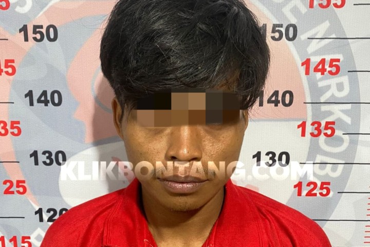 Pengedar Ditangkap Saat Lagi Santai di Cafe, Kantongi Sabu 43 Poket