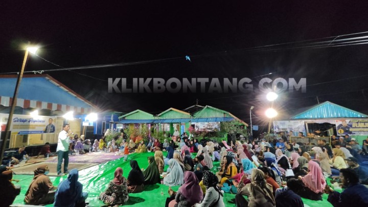 Ratusan Warga Kampung Makassar Berbas Pantai Hadiri Reses BW, Minta Pembenahan Infrastruktur