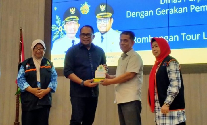 Wabup Ramah Taman dengan Rombongan Tour Library Kaltim, Apresiasi Kegigihan Tumbukan Minat Baca