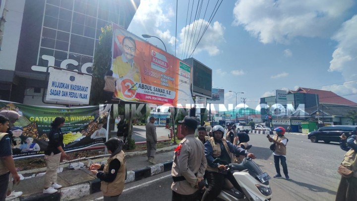 Besok Bawaslu Bontang Turunkan Alat Peraga Caleg yang Dipasang di Pohon dan Tiang Listrik