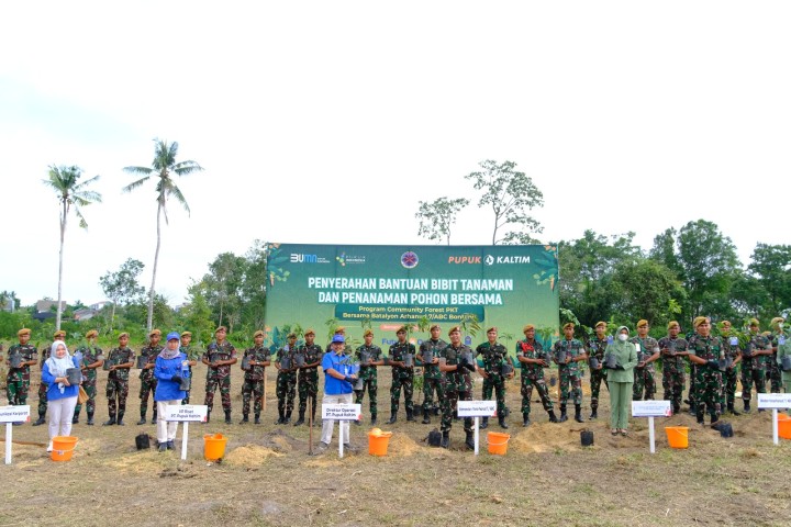 Ubah Lahan Tidur Jadi Produktif, Pupuk Kaltim Jalin Kerjasama Community Forest dengan Batalyon Arhanud 7/ABC