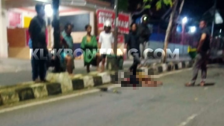 Hantam Trotoar di Depan Ainia Rasyifa Tanjung Laut, Pemotor Terkapar dan Dilarikan ke RS