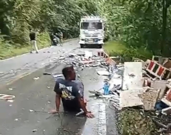 Mobil Pengangkut Ikan dari Bontang Terguling di Kelai