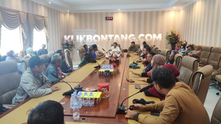 Pedagang Pasar Citra Mas Mengadu ke Andi Faiz, Banyak Terlilit Utang karena Penjualan Sepi